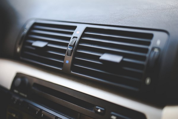 Entretenir la climatisation de sa voiture, les bons réflexes !
